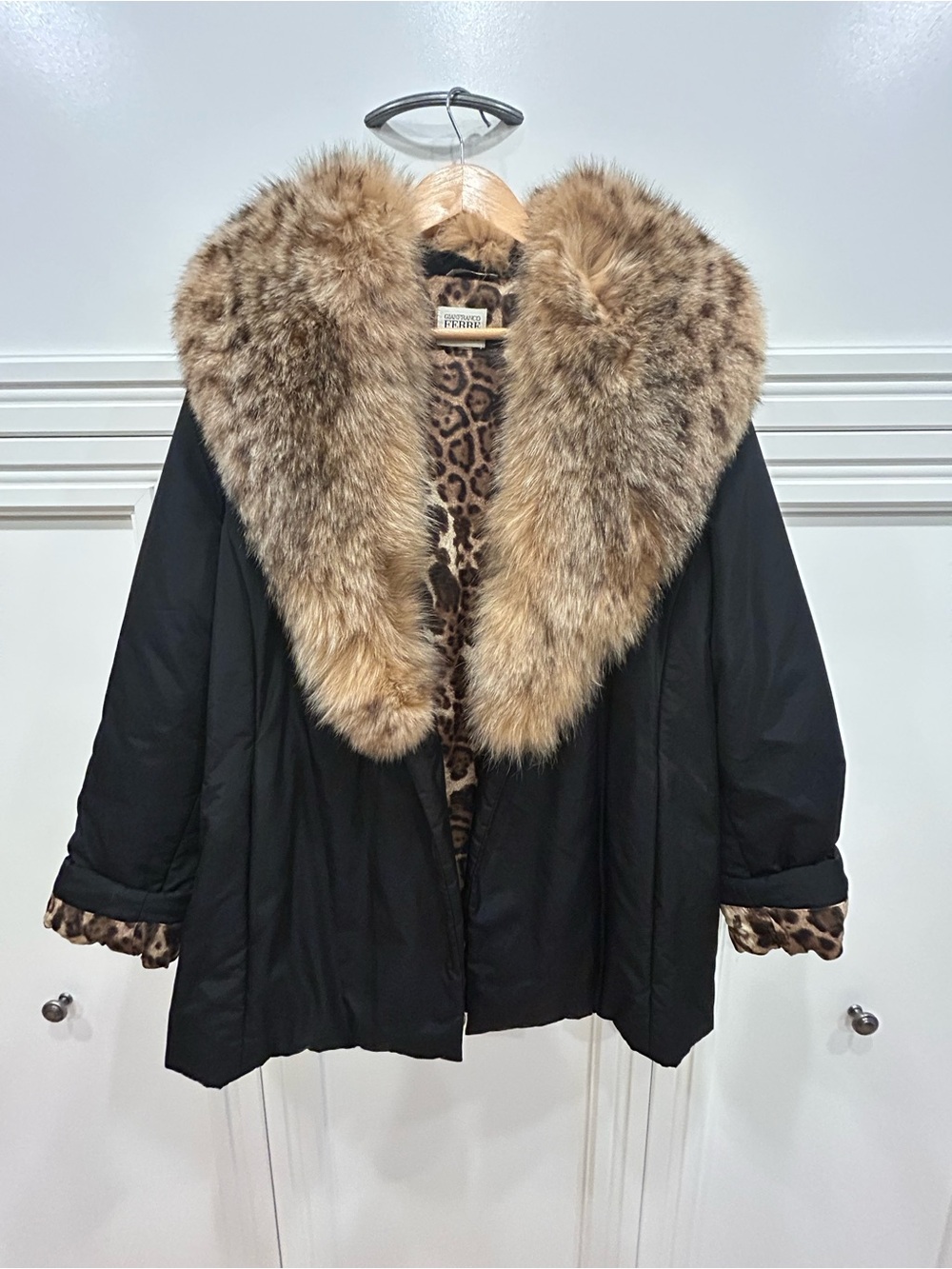 Luxurious original vintage Black Coat with genuine Fur Collar and Leopard Trim